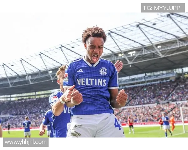 23岁足球新星崭露头角 力压群雄成为未来足坛的璀璨之星 23岁足球新星崭露头角 力压群雄成为未来足坛的璀璨之星