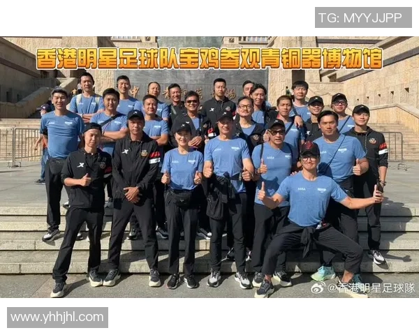 与足球明星合影的那些人是谁揭秘球迷和明星背后的故事 与足球明星合影的那些人是谁揭秘球迷和明星背后的故事